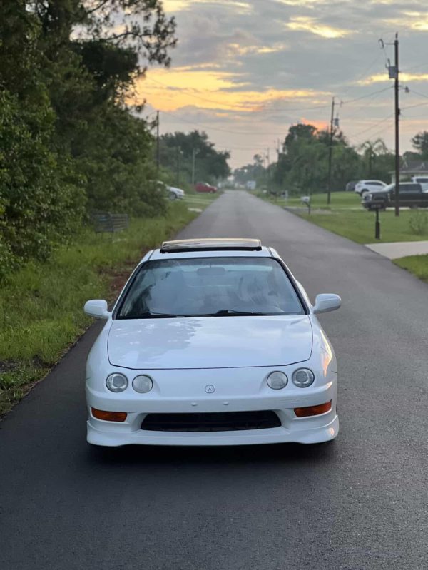 Taffeta White 2000 Acura Integra GSR - Image 4
