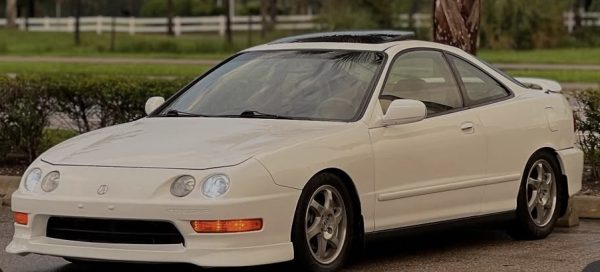 Taffeta White 2000 Acura Integra GSR - Image 7